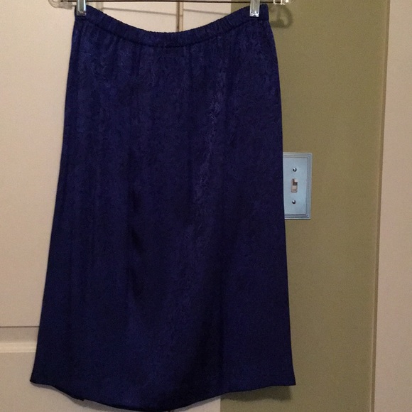 Pretty Size 10 Royal Blue Suit. - Picture 5 of 6